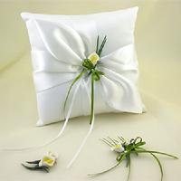 3045-9 Calla Lily Ring Pillow $34.99