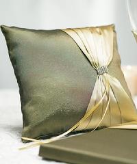 7171 Thymeless Ring Pillow $35.98