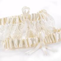 29736 Timeless Treasure Garter Set in Ivory