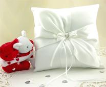 3025-9 Romantic at Heart Ring Pillow $31.99