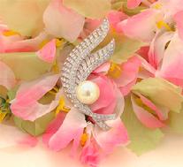 1168-14 Crystal and Pearl Leaf Brooch $19.99