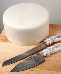 7232 Sculptured White Lilies Cake Knife Set