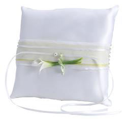 1645 - Calla Lily #1 Ring Pillow $39.98