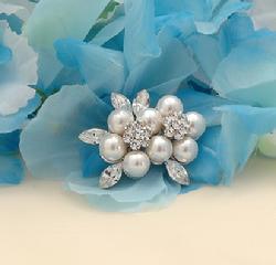 P318-10 Crystal and Pearl Floral Brooch $19.99