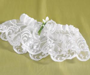 11338 Bridal Beauty Calla Lily Garter