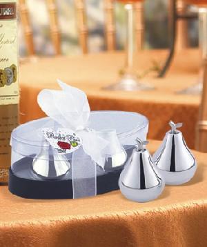 4848 Perfect Pear Salt and Pepper Shakers $5.99/set