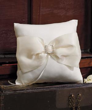 5070 Duchess Ring Pillow