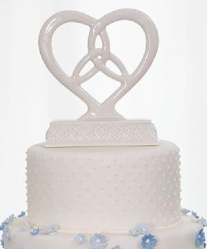 6085 Heart Framed Irish Trinity Knot Cake Topper