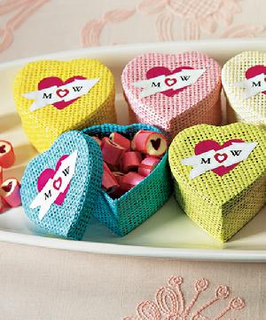 9075 Woven Heart Shaped Favour Boxes