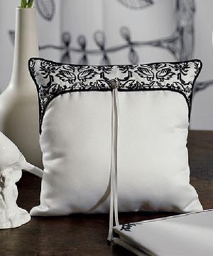 9224 Love Bird Damask Ring Pillow